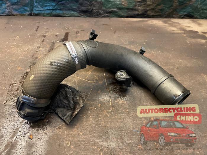 Gebrauchte Intercooler Rohr Renault Scénic III (JZ) 1.2 16V TCe 115 Energy Preis € 35,00 Margenregelung angeboten von Autorecycling Chino B.V.