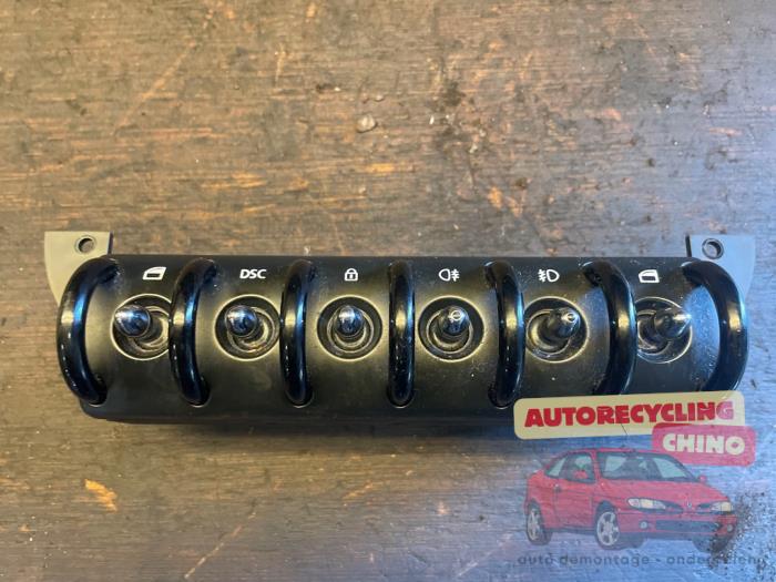 Usados Interruptor combinado de ventanillas Mini Mini Cooper S (R53) 1.6 16V Precio € 50,00 Norma de margen ofrecido por Autorecycling Chino B.V.