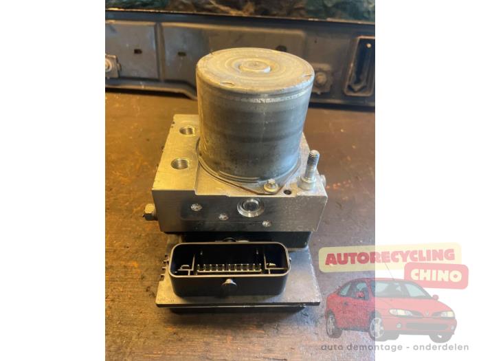 Begagnade ABS-pump Citroen C4 Berline (NC) 1.6 16V VTi Pris € 100,00 Marginaltabell erbjuds av Autorecycling Chino B.V.