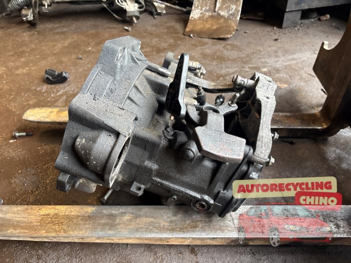 Getriebe van een Volkswagen Caddy III (2KA,2KH,2CA,2CH) 1.9 TDI 2009