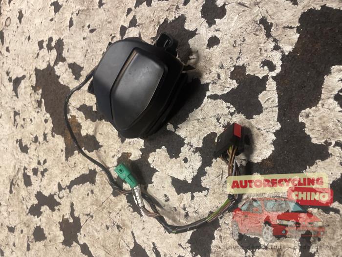 Usagé Commande régulateur de vitesse Ford Focus 3 Wagon 2.0 TDCi 16V 140 Prix € 25,00 Règlement à la marge proposé par Autorecycling Chino B.V.