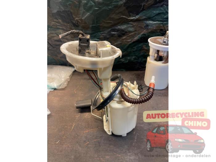 Used Petrol pump BMW Mini (R50/53) 1.6 16V One Price € 50,00 Margin scheme offered by Autorecycling Chino B.V.
