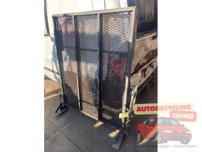 Usados Ascensor de inválidos Renault Master II (JD) 2.8 dTi T28 Precio € 150,00 Norma de margen ofrecido por Autorecycling Chino B.V.