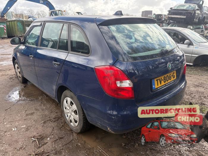 Usados Ventanilla triangular izquierda detrás Skoda Fabia II Combi 1.2i 12V Precio € 50,00 Norma de margen ofrecido por Autorecycling Chino B.V.