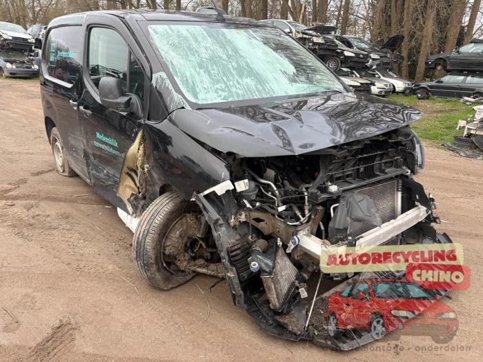 Usados Ventanilla triangular derecha delante Peugeot Partner (EA//EF/EN/EU) 1.5 BlueHDi 75 Precio € 150,00 Norma de margen ofrecido por Autorecycling Chino B.V.