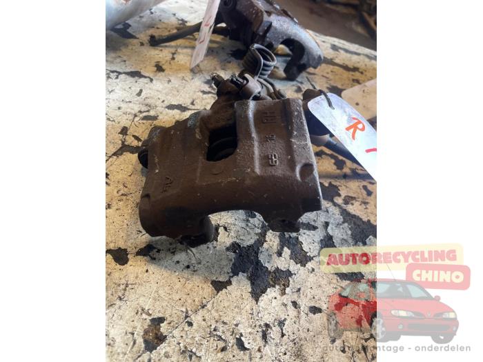 Gebrauchte Bremszange rechts hinten Ford Focus 2 Wagon 1.6 TDCi 16V 110 Preis € 40,00 Margenregelung angeboten von Autorecycling Chino B.V.