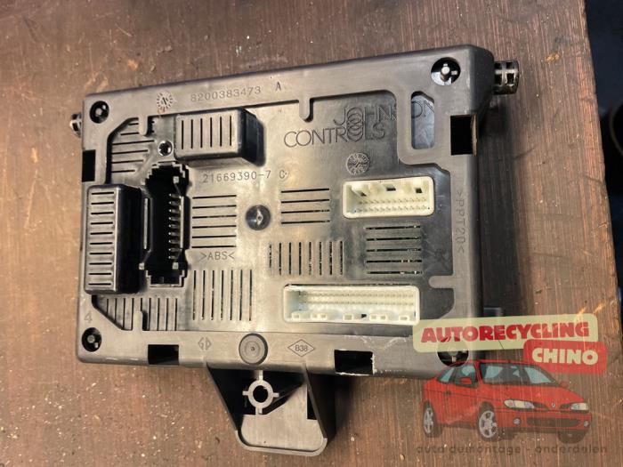 Gebrauchte Steuergerät Body Control Renault Clio III (BR/CR) 1.2 16V 75 Preis € 75,00 Margenregelung angeboten von Autorecycling Chino B.V.