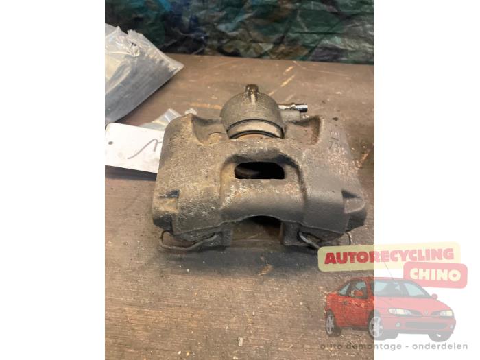 Gebrauchte Bremszange links vorne Fiat Croma (194) 1.9 D Multijet Preis € 35,00 Margenregelung angeboten von Autorecycling Chino B.V.