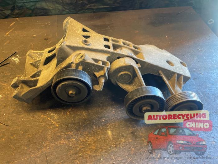 Gebrauchte Dynamostütze oben Mercedes B (W245) 2.0 B-180 NGT 16V Preis € 45,00 Margenregelung angeboten von Autorecycling Chino B.V.