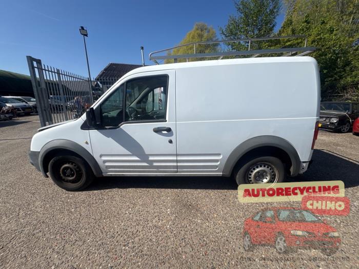 Usados Ventanilla triangular izquierda delante Ford Transit Connect 1.8 TDdi LWB Euro 4 Precio € 50,00 Norma de margen ofrecido por Autorecycling Chino B.V.