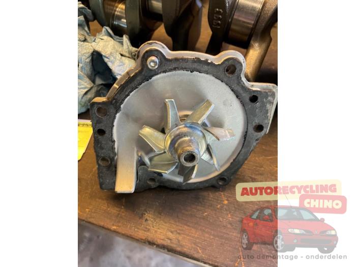 Begagnade Vattenpump Volvo V60 I (FW/GW) 2.4 D6 20V Plug-in Hybrid AWD Pris € 35,00 Marginaltabell erbjuds av Autorecycling Chino B.V.