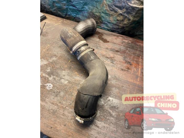 Usados Manguera intercooler Volvo V60 I (FW/GW) 2.4 D6 20V Plug-in Hybrid AWD Precio € 45,00 Norma de margen ofrecido por Autorecycling Chino B.V.
