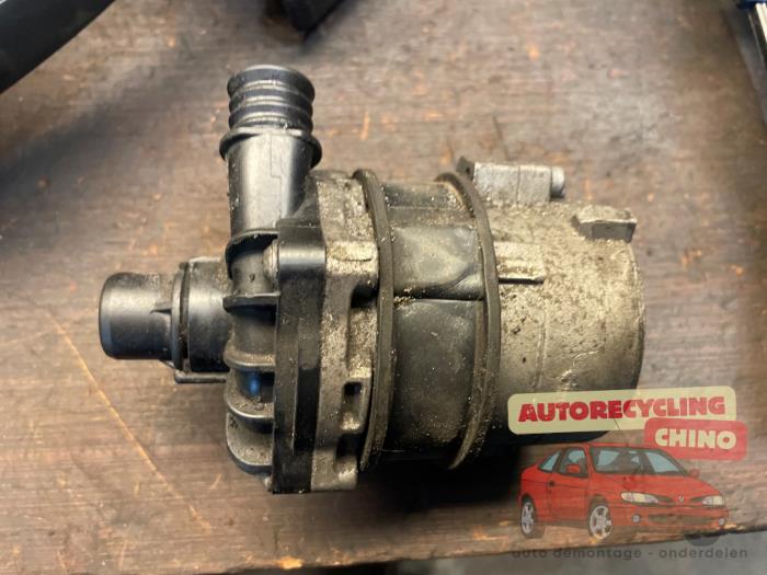 Begagnade Extra vattenpump Volvo V60 I (FW/GW) 2.4 D6 20V Plug-in Hybrid AWD Pris € 35,00 Marginaltabell erbjuds av Autorecycling Chino B.V.