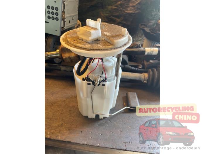 Usagé Pompe essence Opel Corsa D 1.2 16V Prix € 35,00 Règlement à la marge proposé par Autorecycling Chino B.V.