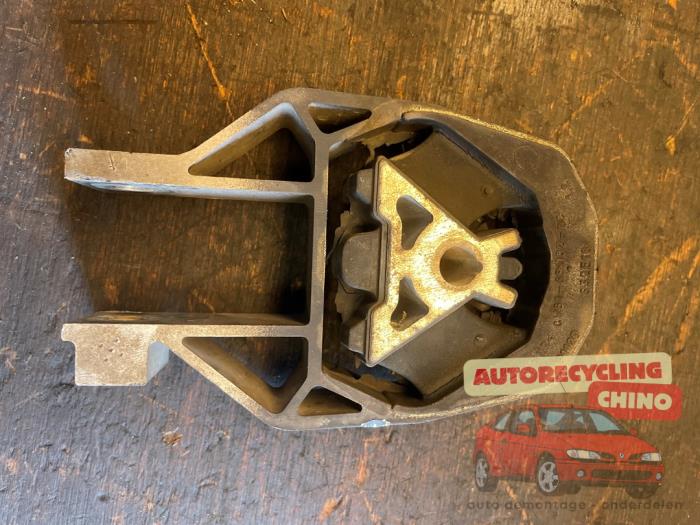 Gebrauchte Motorlager Ford Focus 3 1.0 Ti-VCT EcoBoost 12V 125 Preis € 25,00 Margenregelung angeboten von Autorecycling Chino B.V.