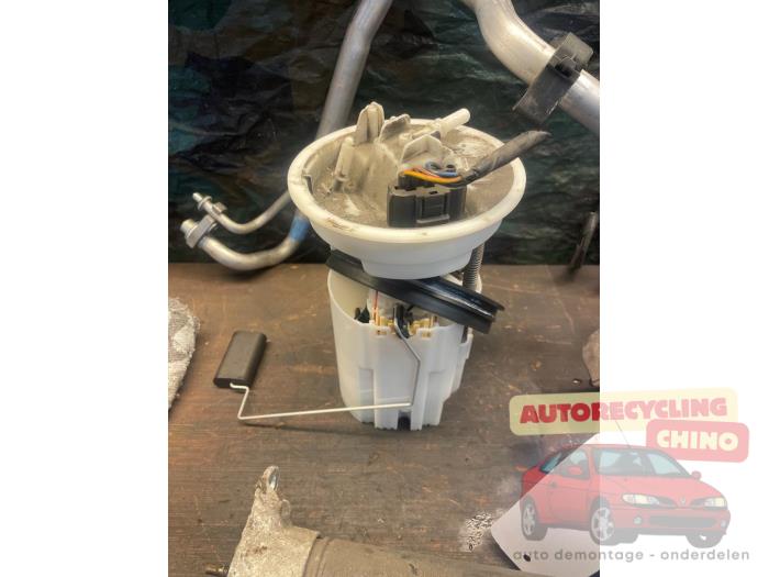 Gebrauchte Benzinpumpe Ford Focus 3 1.0 Ti-VCT EcoBoost 12V 125 Preis € 50,00 Margenregelung angeboten von Autorecycling Chino B.V.