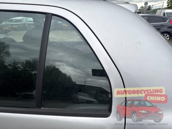 Usados Ventanilla triangular izquierda detrás Skoda Fabia (6Y2) 1.2 Precio € 50,00 Norma de margen ofrecido por Autorecycling Chino B.V.