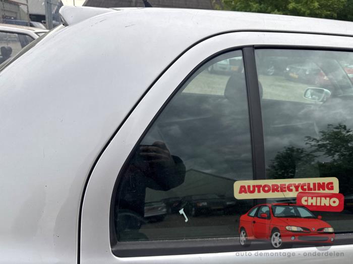Usados Ventanilla triangular derecha detrás Skoda Fabia (6Y2) 1.2 Precio € 50,00 Norma de margen ofrecido por Autorecycling Chino B.V.