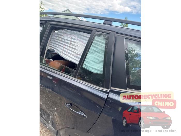 Usados Ventanilla triangular izquierda detrás BMW X3 (E83) 2.0 16V Precio € 100,00 Norma de margen ofrecido por Autorecycling Chino B.V.