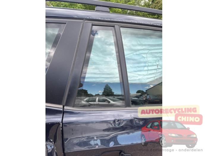 Usados Ventanilla triangular derecha detrás BMW X3 (E83) 2.0 16V Precio € 100,00 Norma de margen ofrecido por Autorecycling Chino B.V.
