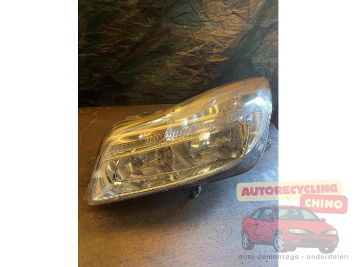 Używane Reflektor lewy Opel Insignia Sports Tourer 1.6 Turbo 16V Ecotec Cena € 120,00 Procedura marży oferowane przez Autorecycling Chino B.V.