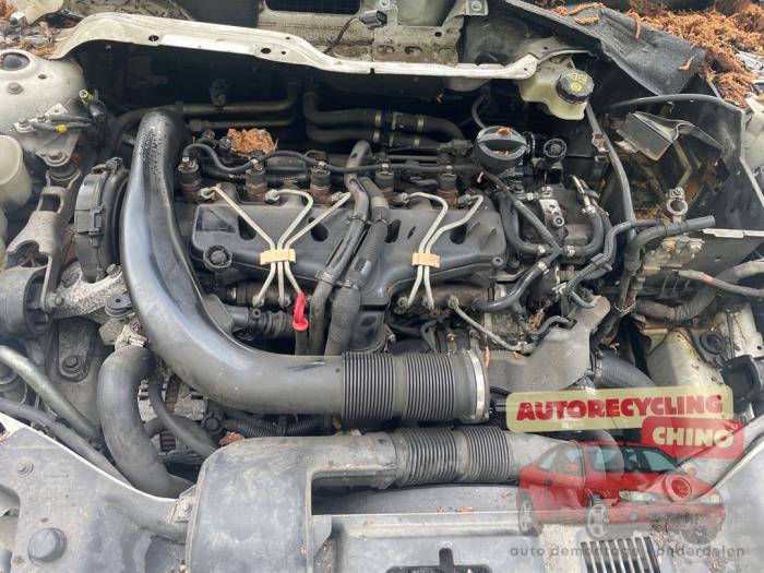 Używane Silnik Volvo V50 (MW) 2.4 D5 20V Autom.. Cena € 1.250,00 Procedura marży oferowane przez Autorecycling Chino B.V.