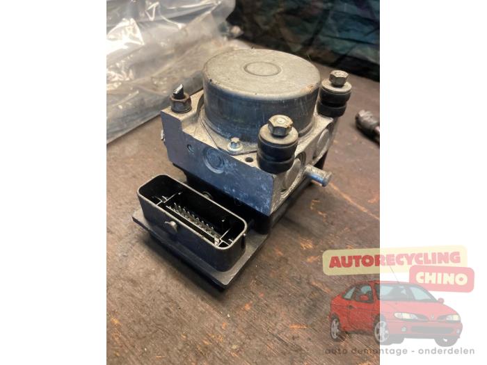 Begagnade ABS-pump Opel Corsa D 1.0 Pris € 150,00 Marginaltabell erbjuds av Autorecycling Chino B.V.