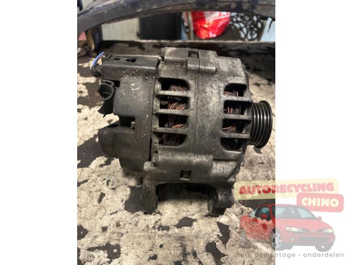 Dynamo från en Volkswagen Polo IV (9N1/2/3) 1.2 12V 2006