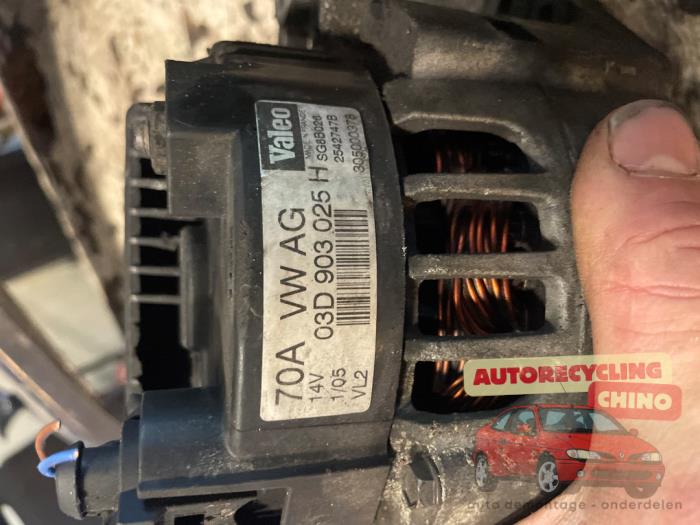 Dynamo från en Volkswagen Polo IV (9N1/2/3) 1.2 12V 2006
