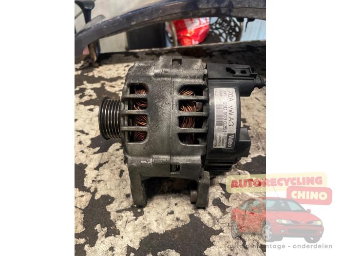 Dynamo från en Volkswagen Polo IV (9N1/2/3) 1.2 12V 2006