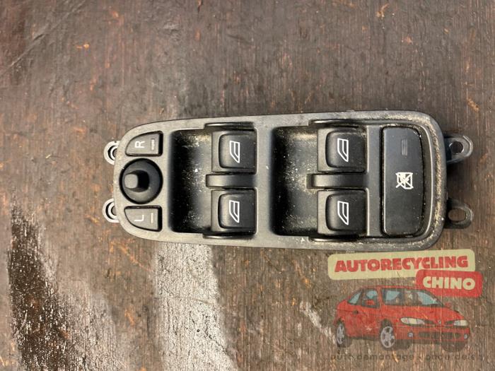 Usados Interruptor de ventanilla eléctrica Volvo V50 (MW) 1.8 16V Precio € 35,00 Norma de margen ofrecido por Autorecycling Chino B.V.
