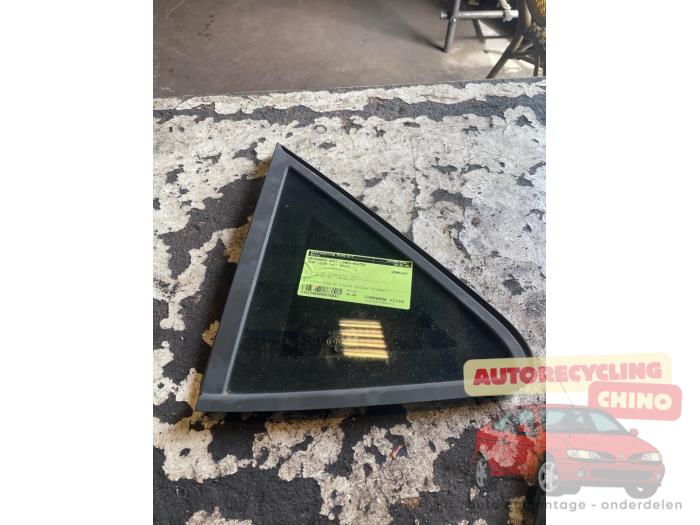 Usados Ventanilla triangular izquierda detrás Seat Leon (5FB) 1.2 TSI Ecomotive 16V Precio € 50,00 Norma de margen ofrecido por Autorecycling Chino B.V.