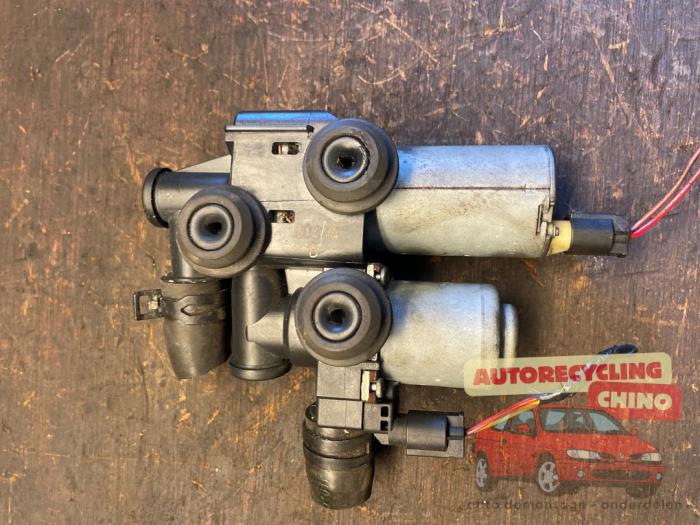Begagnade Extra vattenpump BMW X3 (E83) 2.0 16V Pris € 50,00 Marginaltabell erbjuds av Autorecycling Chino B.V.