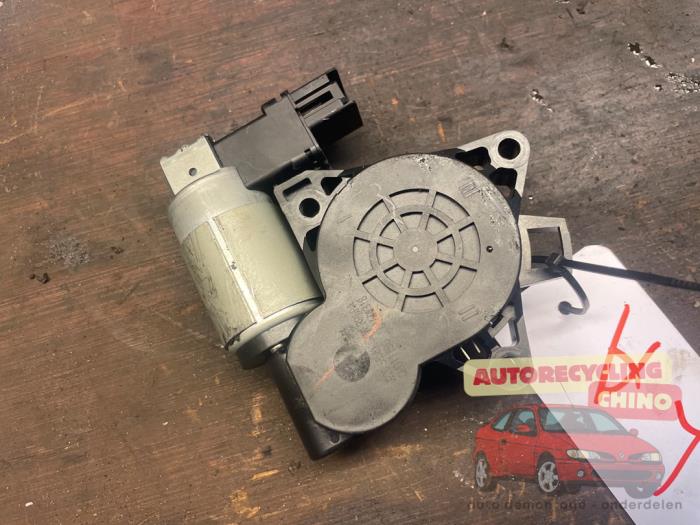 Usados Motor de ventanilla de puerta Mazda 3 Sport (BK) 1.3i 16V Precio € 35,00 Norma de margen ofrecido por Autorecycling Chino B.V.