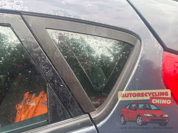 Usados Ventanilla triangular izquierda detrás Ford Fiesta 6 (JA8) 1.25 16V Precio € 75,00 Norma de margen ofrecido por Autorecycling Chino B.V.