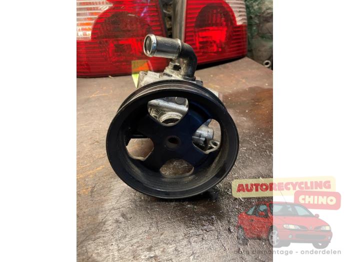 Usagé Pompe de direction Ford Transit Connect 1.8 TDdi LWB Euro 4 Prix € 45,00 Règlement à la marge proposé par Autorecycling Chino B.V.