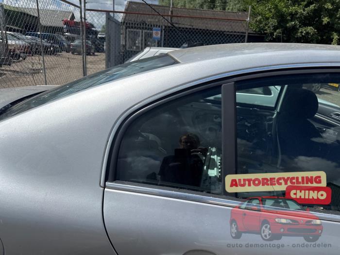 Usados Ventanilla triangular derecha detrás Skoda Superb (3U4) 1.8 20V Turbo Precio € 50,00 Norma de margen ofrecido por Autorecycling Chino B.V.