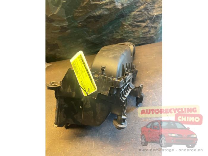 Begagnade Luftfilter Mercedes B (W246/W242) 1.6 B-180 BlueEFFICIENCY Turbo 16V Pris € 60,00 Marginaltabell erbjuds av Autorecycling Chino B.V.