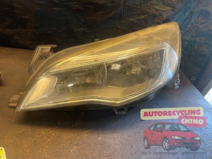 Używane Reflektor lewy Opel Astra J (PC6/PD6/PE6/PF6) 1.4 16V ecoFLEX Cena € 100,00 Procedura marży oferowane przez Autorecycling Chino B.V.