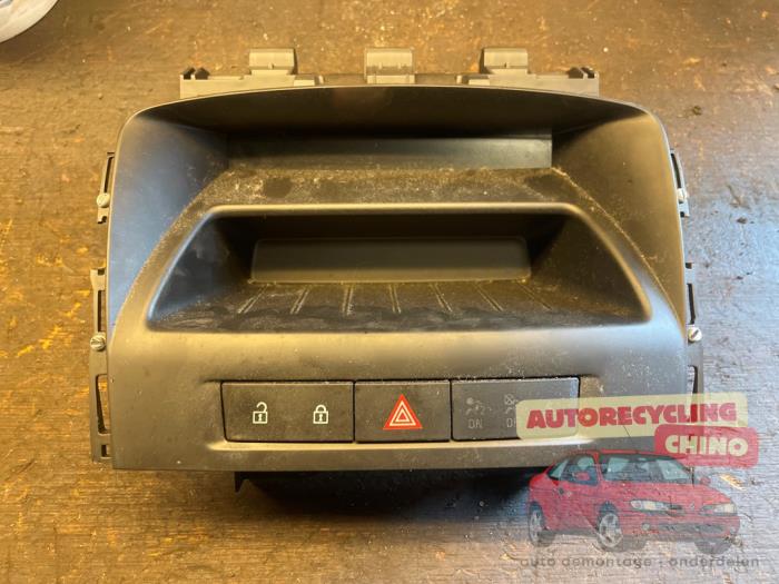 Begagnade Innerdisplay Opel Astra J (PC6/PD6/PE6/PF6) 1.4 16V ecoFLEX Pris € 50,00 Marginaltabell erbjuds av Autorecycling Chino B.V.