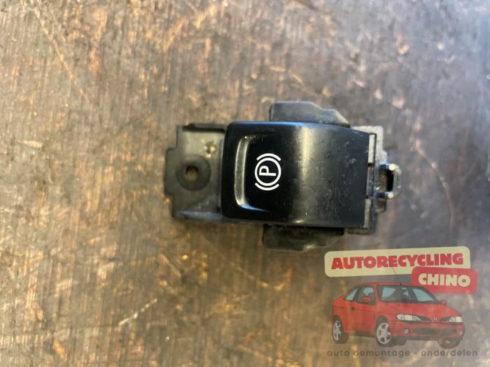 Gebrauchte Handbremse Schalter Opel Insignia Sports Tourer 2.0 CDTI 16V 130 ecoFLEX Preis € 25,00 Margenregelung angeboten von Autorecycling Chino B.V.