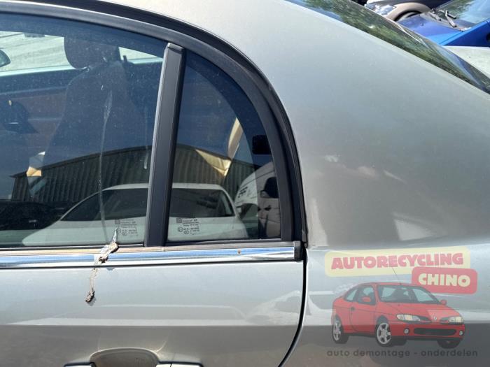 Usados Ventanilla triangular derecha detrás Opel Vectra C GTS 2.2 DIG 16V Precio € 50,00 Norma de margen ofrecido por Autorecycling Chino B.V.