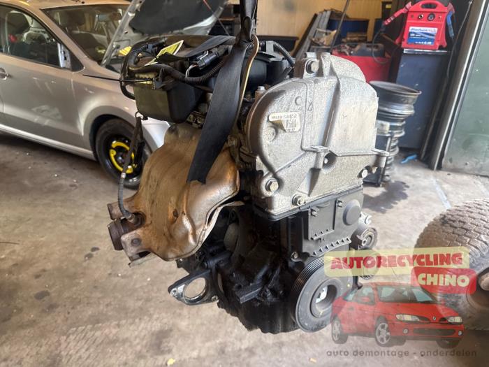 Używane Silnik Renault Clio III (BR/CR) 1.6 16V Cena € 500,00 Procedura marży oferowane przez Autorecycling Chino B.V.