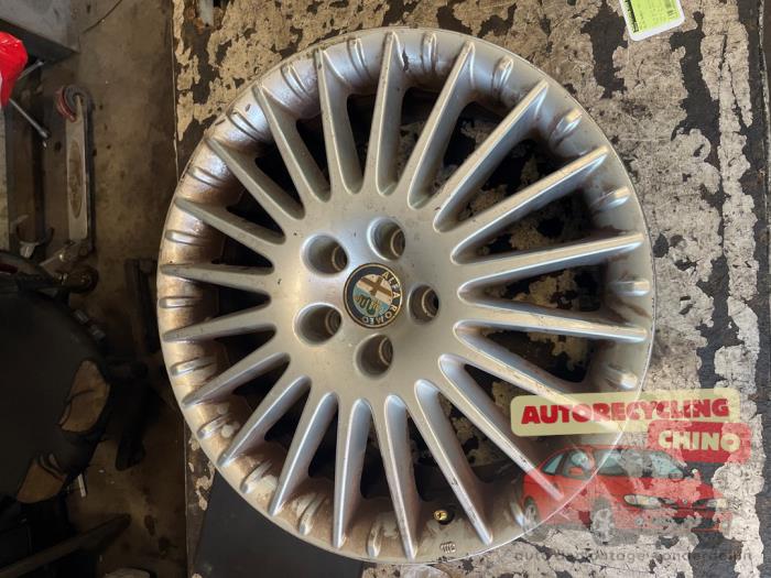 Używane Obrecz Alfa Romeo 159 Sportwagon (939BX) 1.8 TBi 16V Cena € 90,00 Procedura marży oferowane przez Autorecycling Chino B.V.