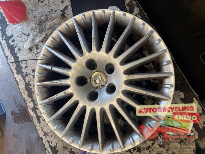 Używane Obrecz Alfa Romeo 159 Sportwagon (939BX) 1.8 TBi 16V Cena € 90,00 Procedura marży oferowane przez Autorecycling Chino B.V.