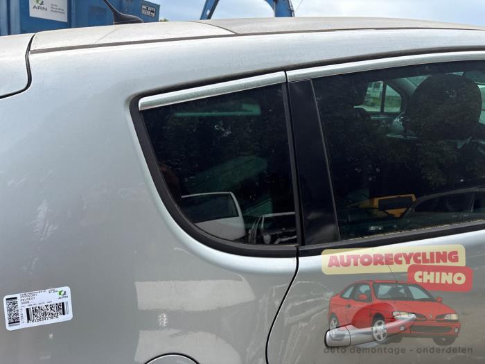 Usados Ventanilla triangular derecha detrás Peugeot 3008 I (0U/HU) 1.6 16V THP 155 Precio € 75,00 Norma de margen ofrecido por Autorecycling Chino B.V.