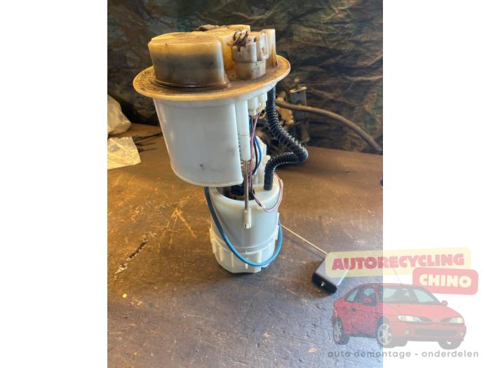 Gebrauchte Benzinpumpe Peugeot 107 1.0 12V Preis € 50,00 Margenregelung angeboten von Autorecycling Chino B.V.