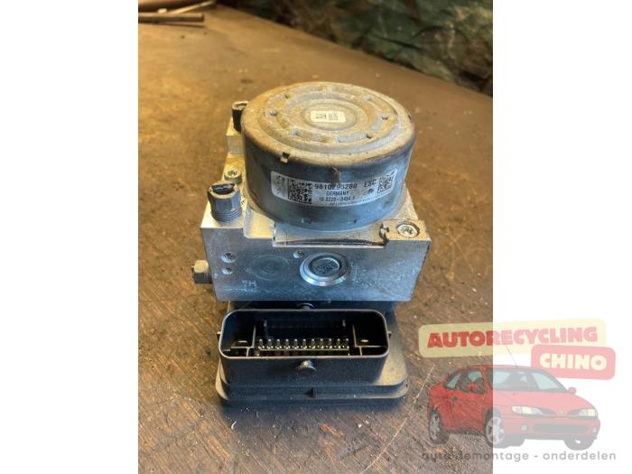 Begagnade ABS-pump Citroen C4 Cactus (0B/0P) 1.2 PureTech 110 12V Pris € 250,00 Marginaltabell erbjuds av Autorecycling Chino B.V.