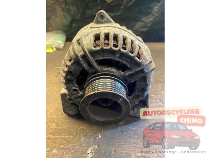 Begagnade Dynamo Renault Clio III (BR/CR) 1.6 16V Pris € 40,00 Marginaltabell erbjuds av Autorecycling Chino B.V.
