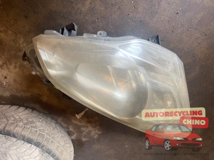 Używane Reflektor prawy Citroen Berlingo 1.6 Hdi 75 Cena € 75,00 Procedura marży oferowane przez Autorecycling Chino B.V.